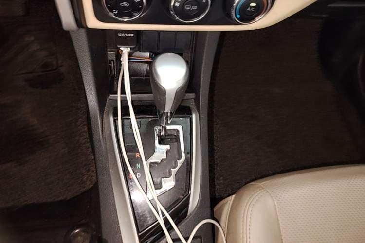 Used Toyota Corolla 2017 Revised Version 1.2T S-CVT GL Gear Lever