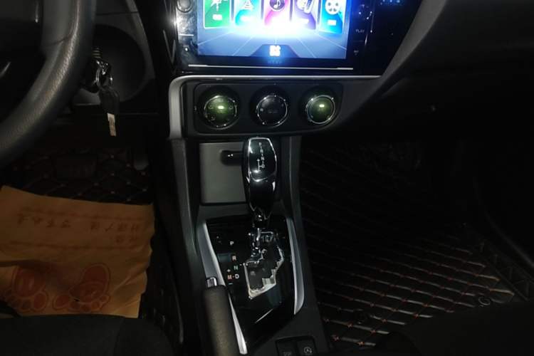 Used Toyota Corolla 2017 Revised Version 1.2T S-CVT GL Gear Lever