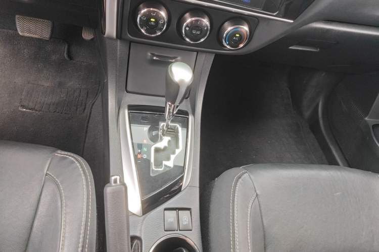 Used Toyota Corolla 2017 Revised Version 1.2T S-CVT GL-i Leather Edition Gear Lever