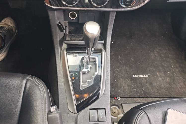 Used Toyota Corolla 2017 1.2T CVT GL-i Gear Lever