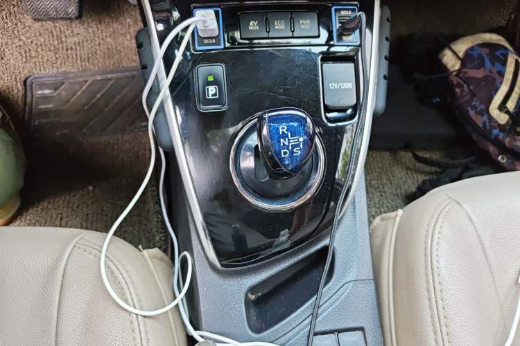 Used Toyota Corolla 2017 Revised Dual-Engine 1.8L E-CVT Leading Edition Gear Lever