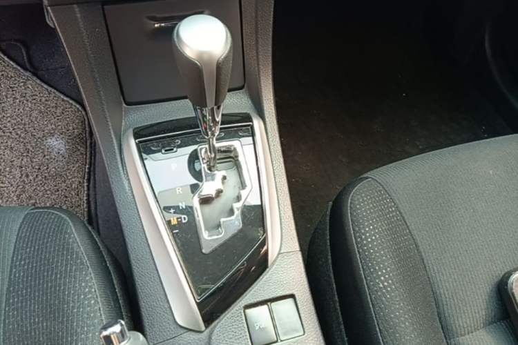 Used Toyota Corolla 2017 Revised Version 1.6L S-CVT GL Gear Lever