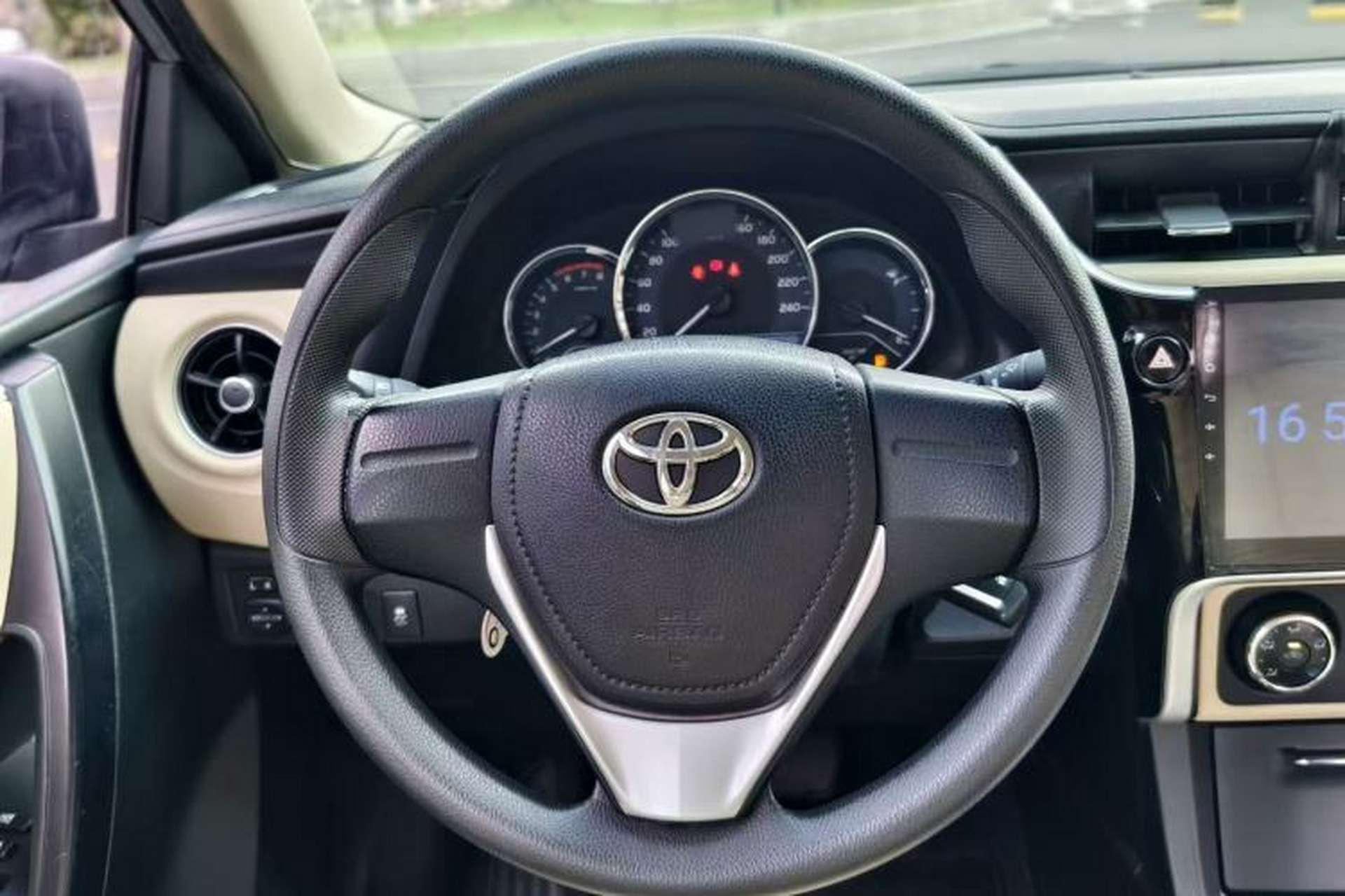 Used Toyota Corolla 2017 Revised Version 1.2T S-CVT GL Interior 2