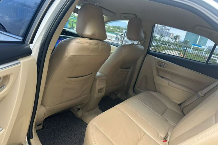 Used Toyota Corolla 2017 1.2T CVT GL Interior 4