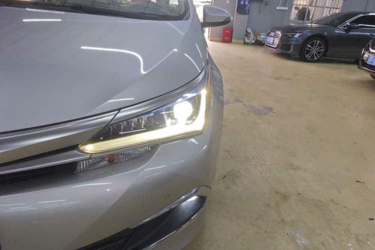 Used Toyota Corolla 2017 Revised Dual-Engine 1.8L E-CVT Elite Edition Left Front Headlight