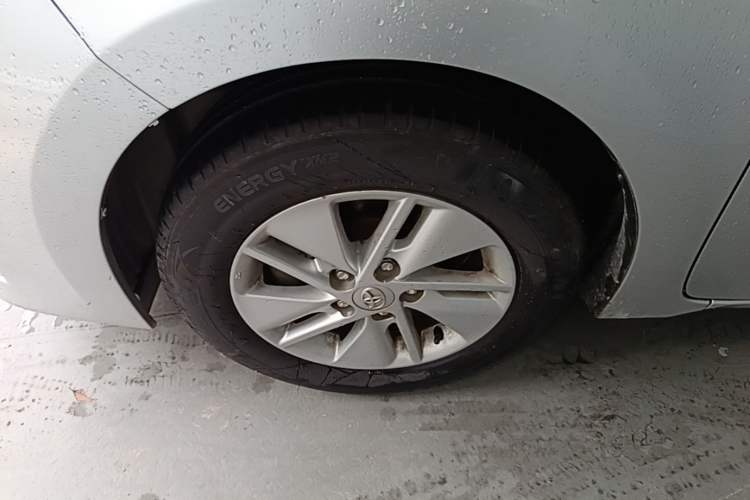 Used Toyota Corolla 2017 1.6L CVT GL Left Front Wheel Hub