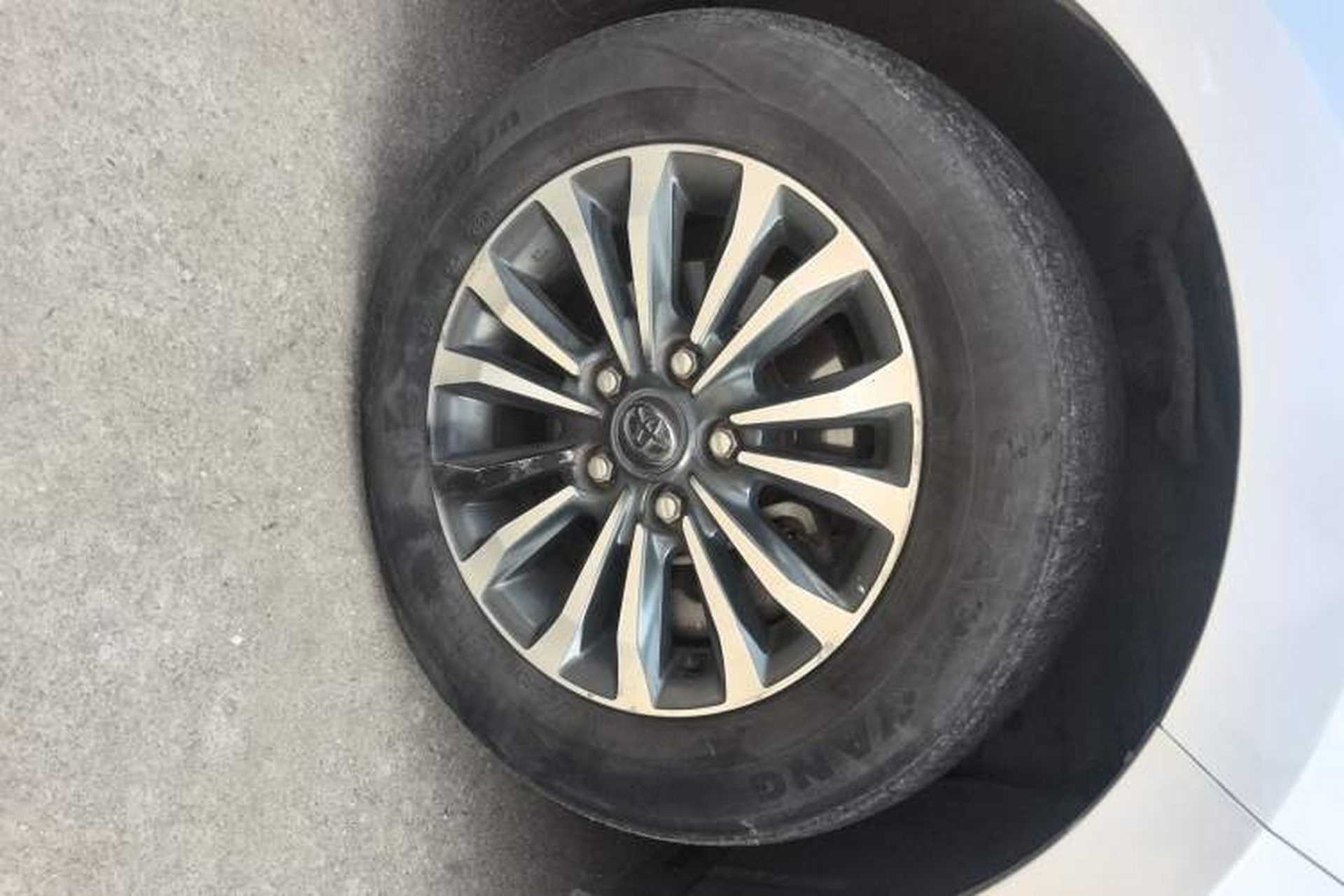 Used Toyota Corolla 2017 Revised Version 1.2T Manual GL Left Front Wheel Hub