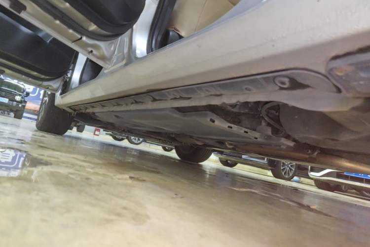 Used Toyota Corolla 2017 Revised Dual-Engine 1.8L E-CVT Elite Edition Left Side Sill