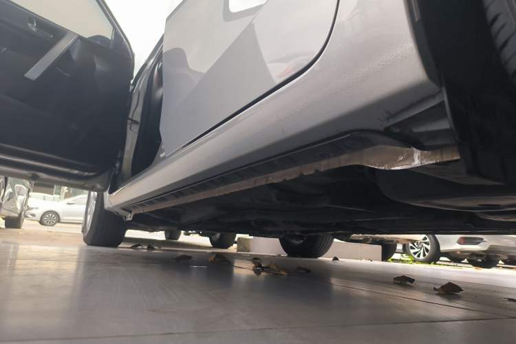 Used Toyota Corolla 2017 Revised Version 1.6L S-CVT GL Left Side Sill