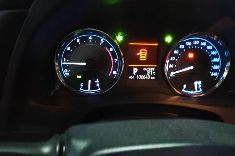 Used Toyota Corolla 2017 Revised Version 1.2T S-CVT GL-i Odometer Close Up