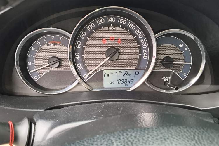 Used Toyota Corolla 2017 1.6L CVT GL Odometer Close Up