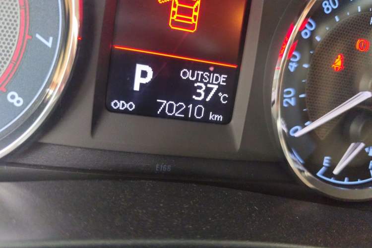 Used Toyota Corolla 2017 1.2T CVT GL-i Leather Edition Odometer Close Up