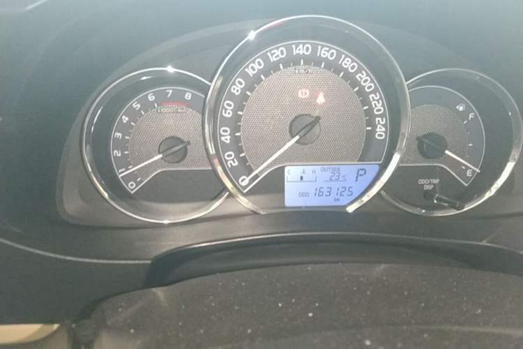 Used Toyota Corolla 2017 1.6L CVT GL Odometer Close Up
