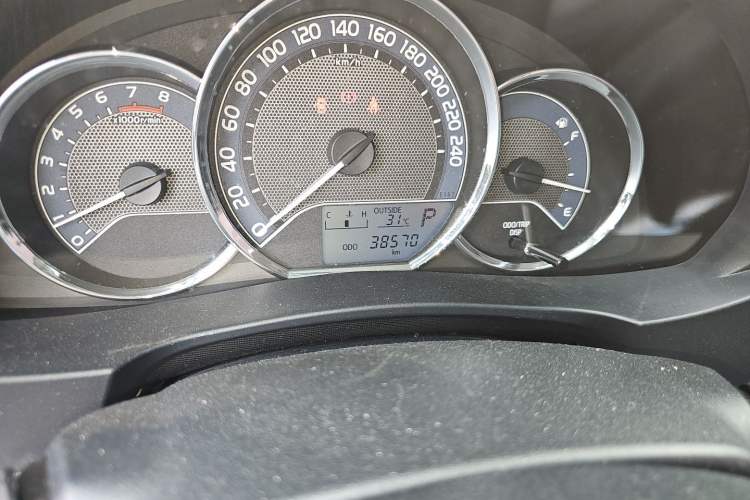 Used Toyota Corolla 2017 1.6L CVT GL Odometer Close Up