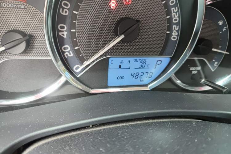 Used Toyota Corolla 2017 Revised Version 1.6L S-CVT GL Odometer Close Up