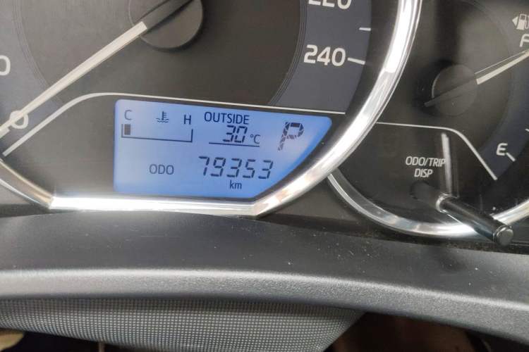 Used Toyota Corolla 2017 Revised Version 1.2T S-CVT GL Odometer Close Up