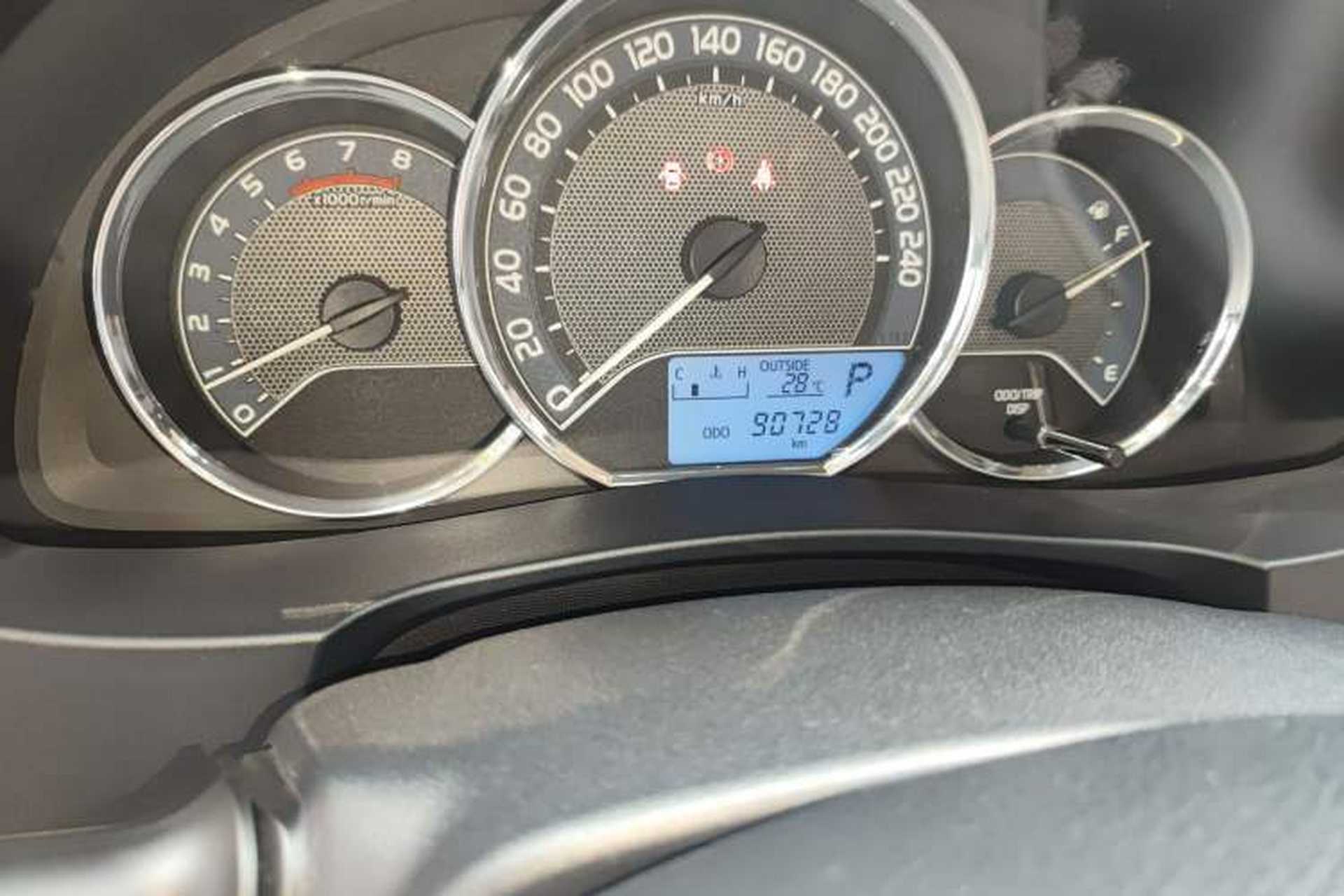 Used Toyota Corolla 2017 1.2T CVT GL Odometer Close Up