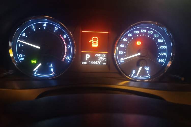 Used Toyota Corolla 2017 Revised Version 1.2T S-CVT GL-i Odometer Close Up