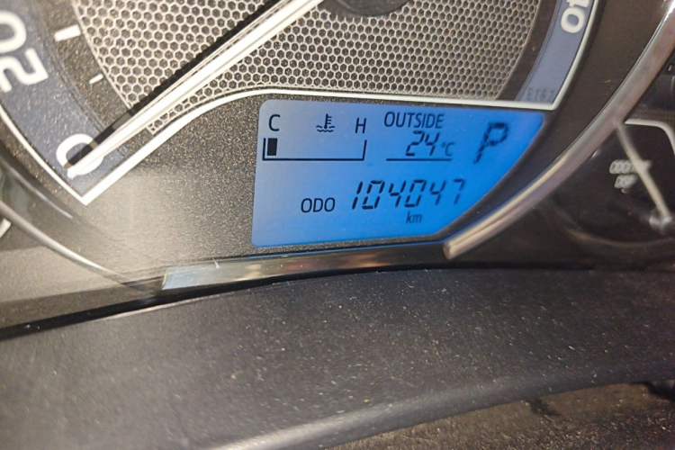 Used Toyota Corolla 2017 Revised Version 1.6L S-CVT GL Odometer Close Up