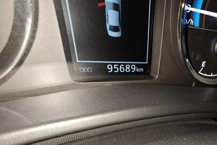 Used Toyota Corolla 2017 Revised Dual-Engine 1.8L E-CVT Luxury Edition Odometer Close Up