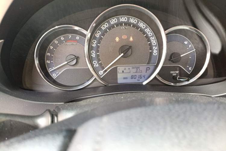 Used Toyota Corolla 2017 Revised Version 1.6L S-CVT GL Odometer Close Up