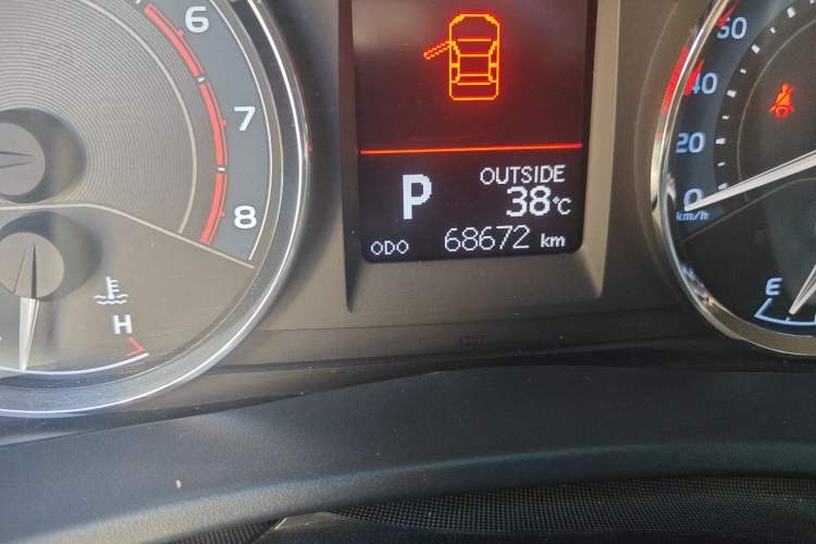 Used Toyota Corolla 2017 Revised Version 1.2T S-CVT GL-i Leather Edition Odometer Close Up