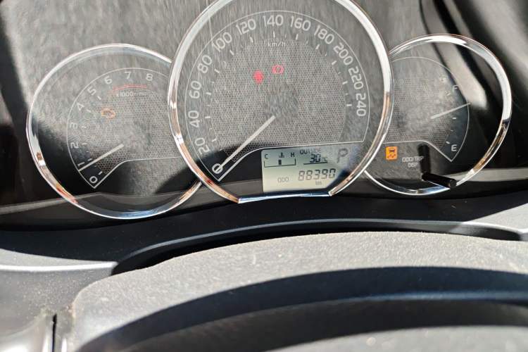 Used Toyota Corolla 2017 1.2T CVT GL Odometer Close Up