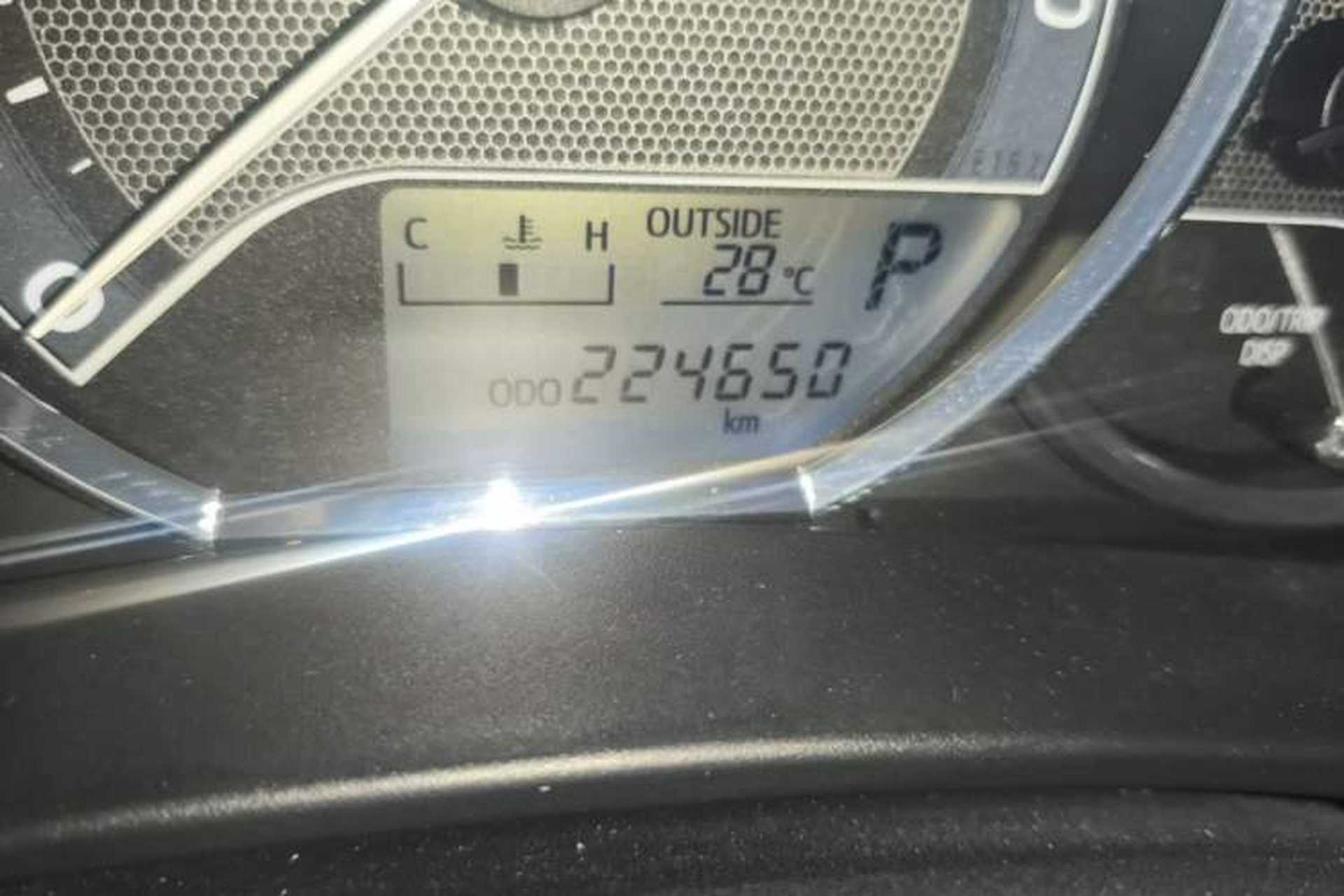 Used Toyota Corolla 2017 1.2T CVT GL Odometer Close Up