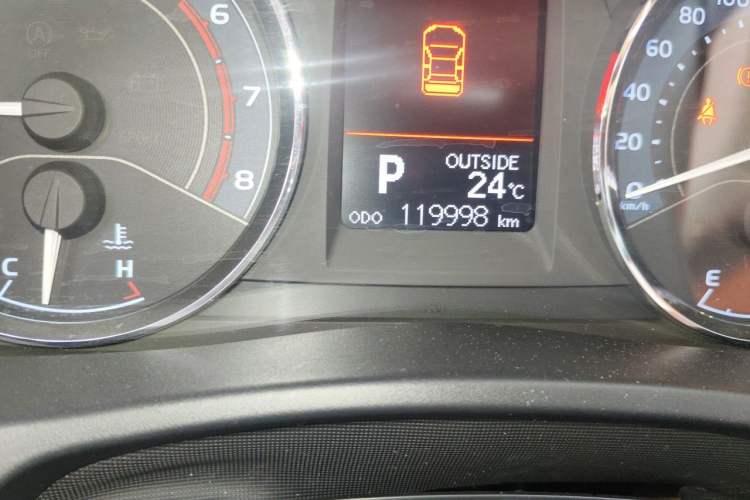 Used Toyota Corolla 2017 Revised Version 1.2T S-CVT GL-i Odometer Close Up