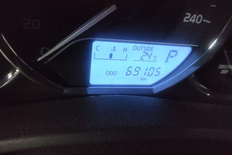 Used Toyota Corolla 2017 Revised Version 1.2T S-CVT GL Odometer Close Up
