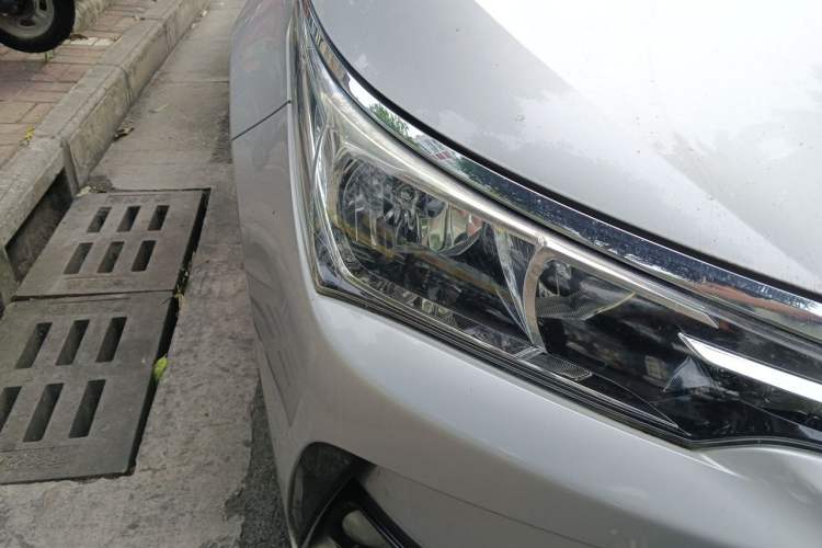Used Toyota Corolla 2017 Revised Version 1.2T S-CVT GL-i Right Front Headlight