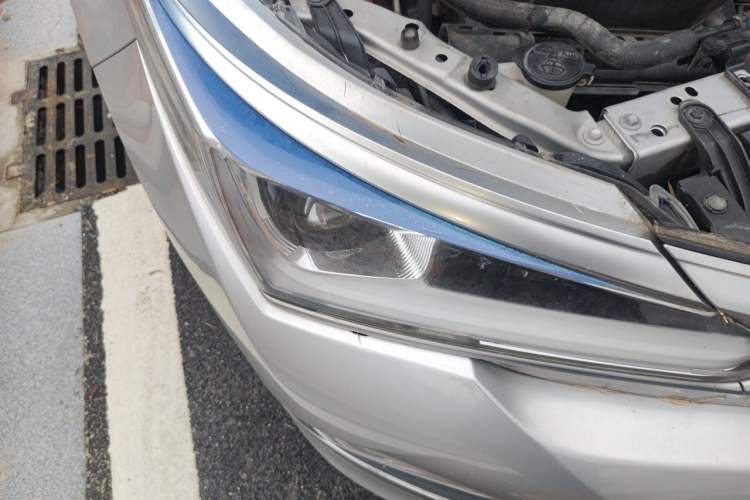 Used Toyota Corolla 2017 Revised Dual-Engine 1.8L E-CVT Elite Edition Right Front Headlight