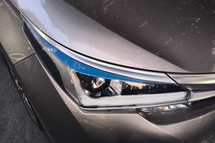 Used Toyota Corolla 2017 Revised Dual-Engine 1.8L E-CVT Elite Edition Right Front Headlight
