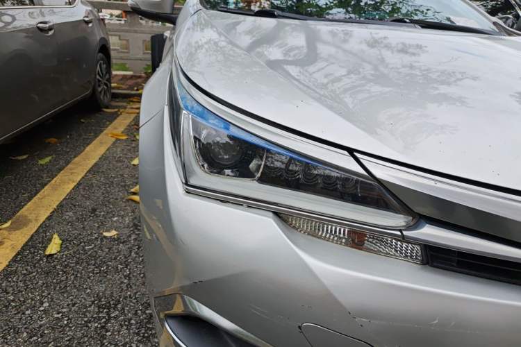 Used Toyota Corolla 2017 Revised Dual-Engine 1.8L E-CVT Leading Edition Right Front Headlight