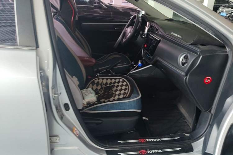 Used Toyota Corolla 2017 Revised Dual-Engine 1.8L E-CVT Leading Edition Right Front Seat