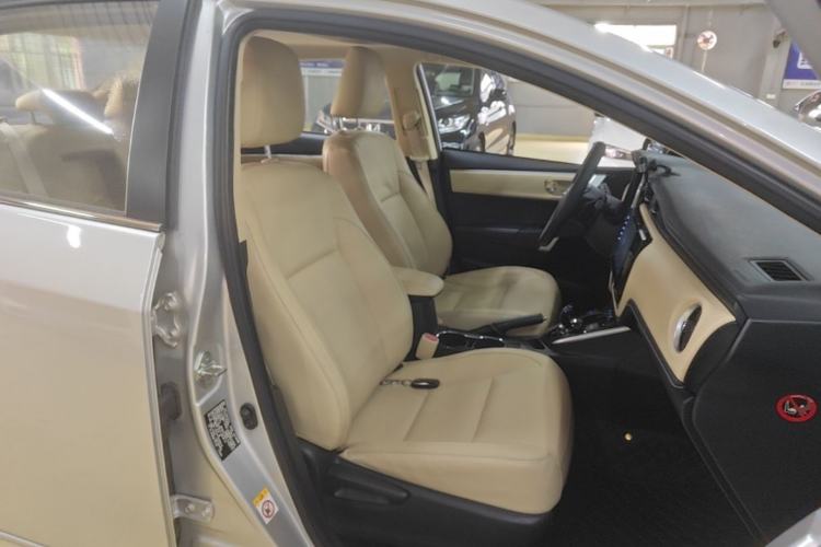 Used Toyota Corolla 2017 Revised Dual-Engine 1.8L E-CVT Elite Edition Right Front Seat