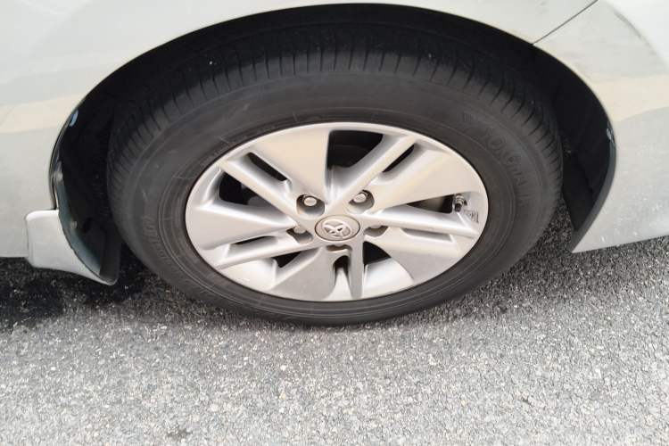 Used Toyota Corolla 2017 1.6L CVT GL Right Front Wheel Hub