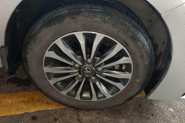 Used Toyota Corolla 2017 Revised Version 1.2T S-CVT GL-i Right Front Wheel Hub