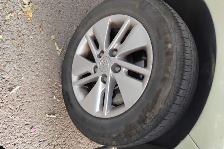 Used Toyota Corolla 2017 1.2T CVT GL Right Front Wheel Hub