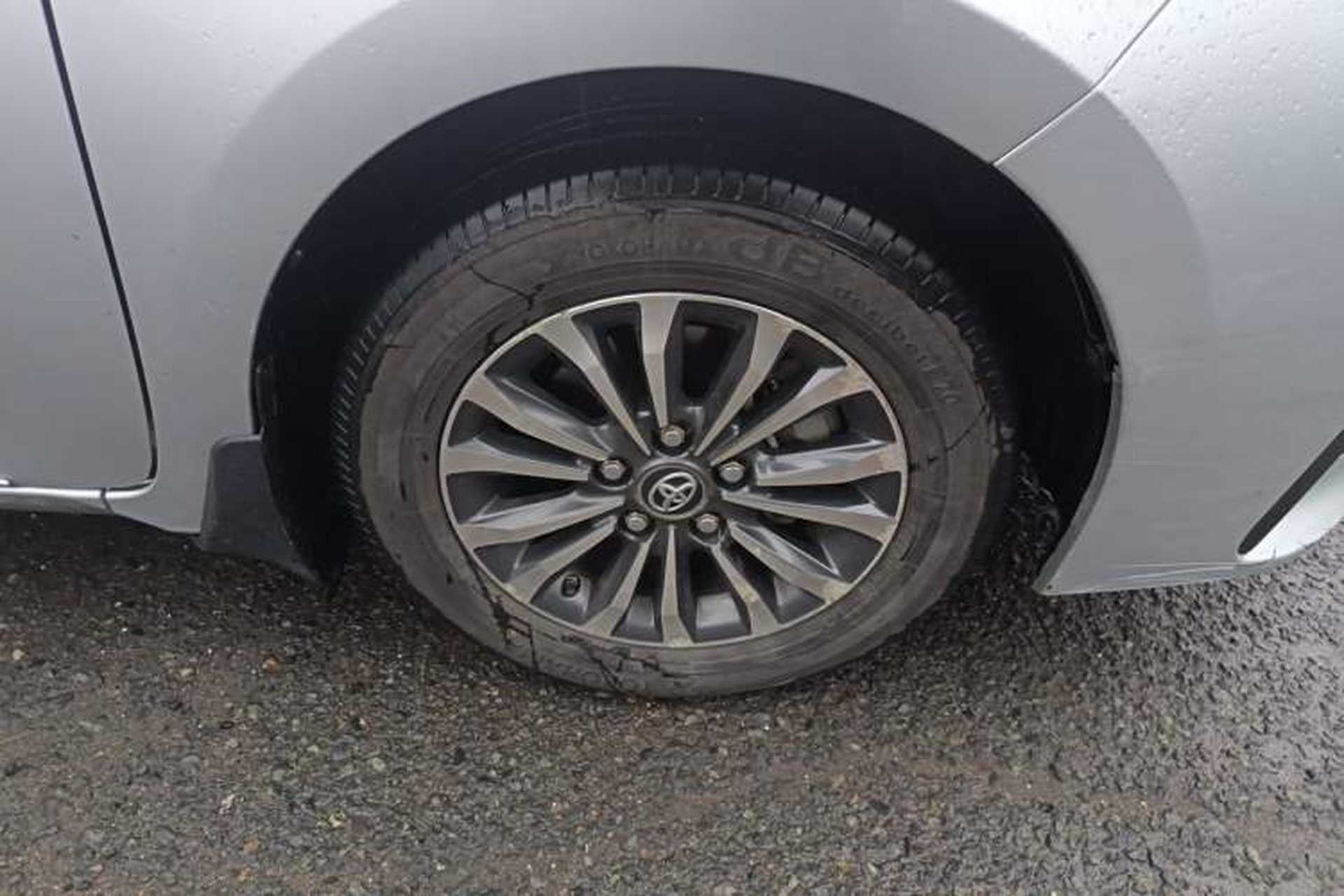Used Toyota Corolla 2017 Revised Version 1.2T S-CVT GL-i Right Front Wheel Hub