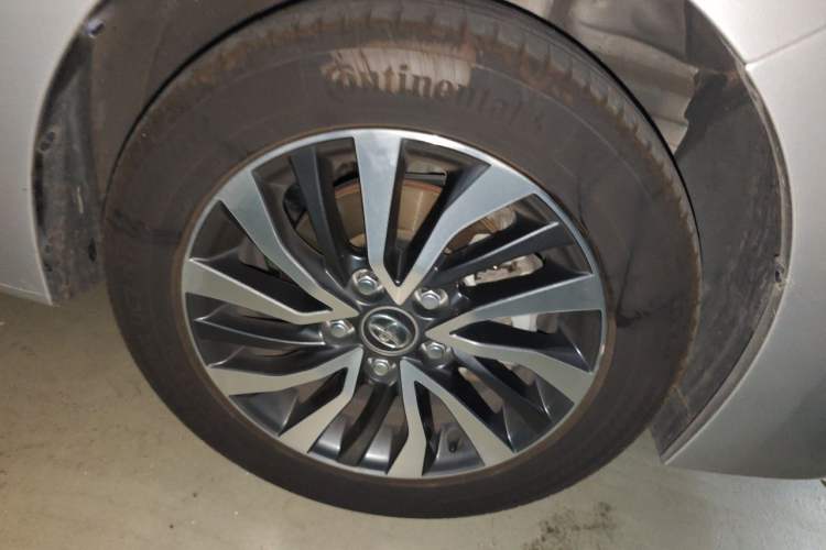Used Toyota Corolla 2017 Revised Dual-Engine 1.8L E-CVT Luxury Edition Right Front Wheel Hub
