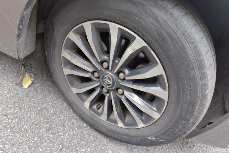 Used Toyota Corolla 2017 Revised Version 1.2T S-CVT GL-i Right Front Wheel Hub