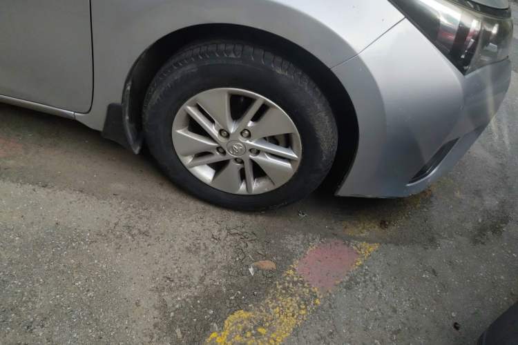 Used Toyota Corolla 2017 1.2T CVT GL Right Front Wheel Hub