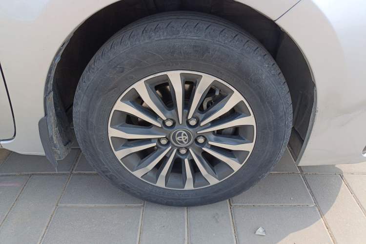 Used Toyota Corolla 2017 Revised Version 1.2T S-CVT GL-i Right Front Wheel Hub