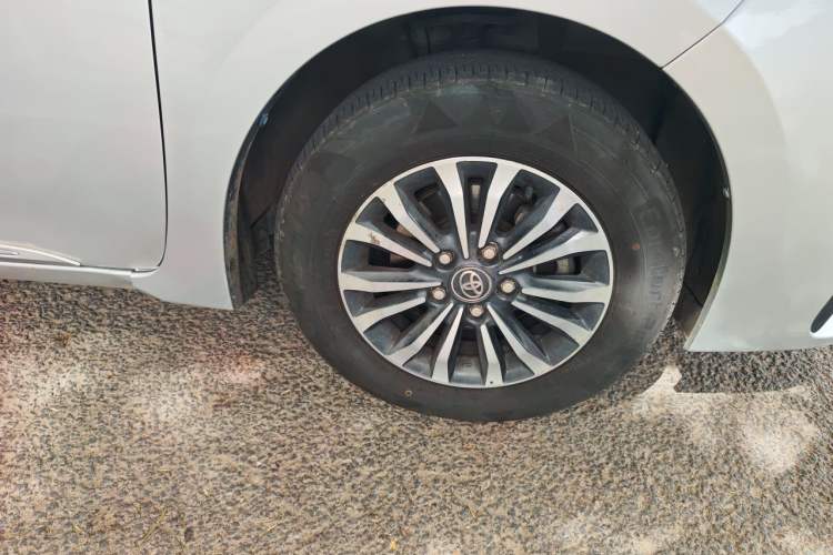 Used Toyota Corolla 2017 Revised Version 1.2T S-CVT GL-i Right Front Wheel Hub