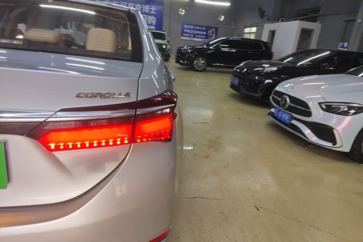 Used Toyota Corolla 2017 Revised Dual-Engine 1.8L E-CVT Elite Edition Right Rear Taillight