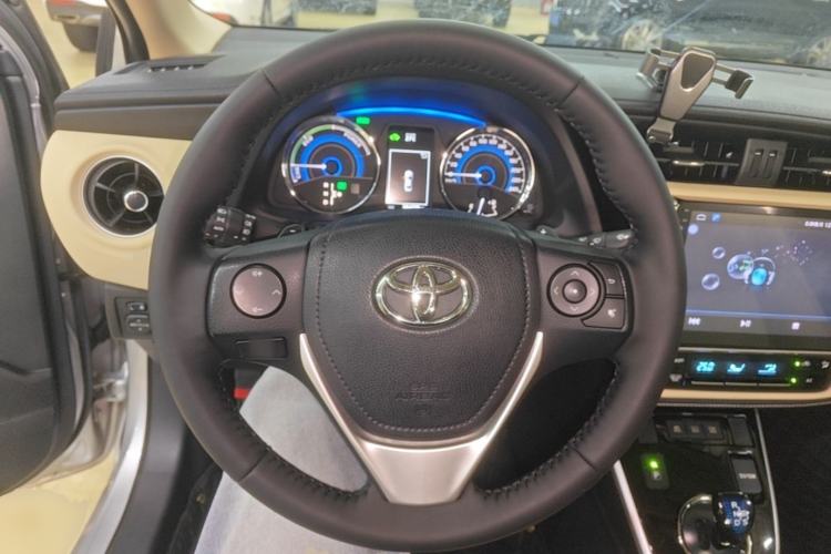 Used Toyota Corolla 2017 Revised Dual-Engine 1.8L E-CVT Elite Edition Steering Wheel