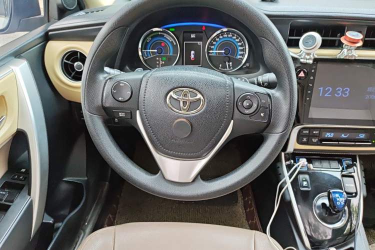 Used Toyota Corolla 2017 Revised Dual-Engine 1.8L E-CVT Leading Edition Steering Wheel
