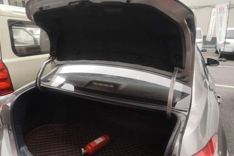 Used Toyota Corolla 2017 1.6L CVT GL Trunk