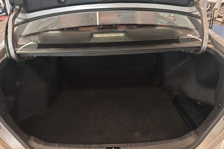 Used Toyota Corolla 2017 Revised Version 1.2T S-CVT GL Trunk